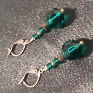 Vintage green crystal cut beaded earrings on copper leaver back clasps